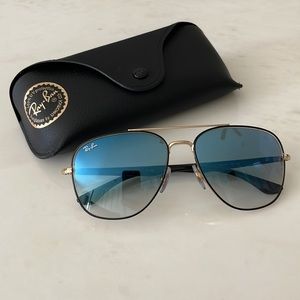 Ray Bans Aviator Sunglasses. Like NEW! Blue tint